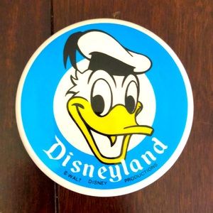 Vintage Disneyland Donald Duck button
